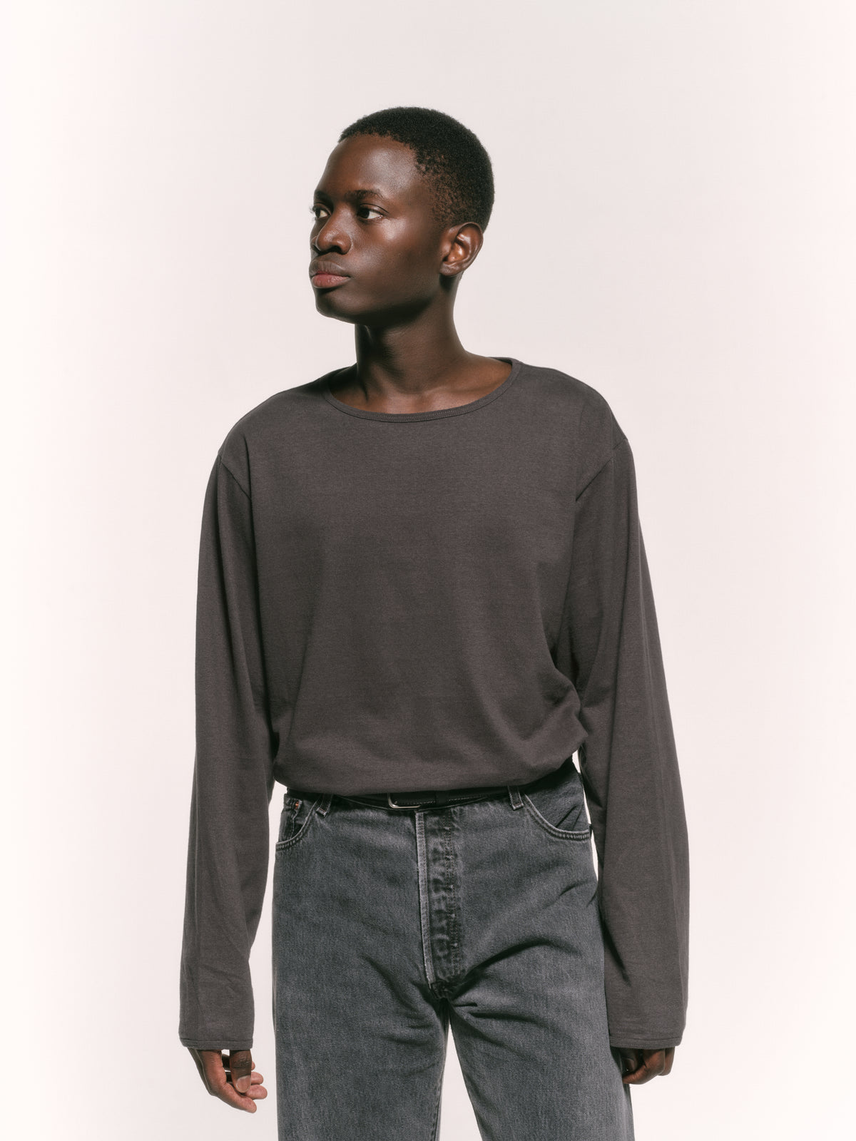 10/9 19:00 release ALAN LONG SLEEVE TEE