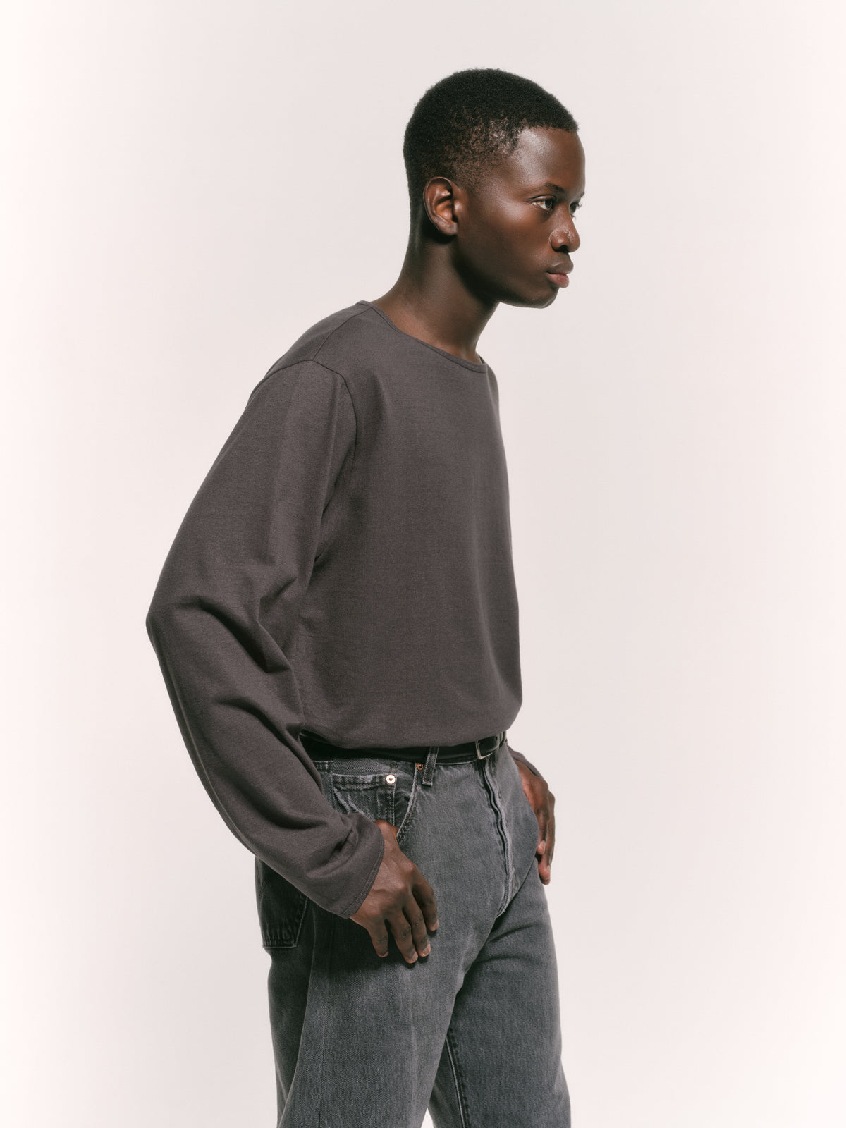 10/9 19:00 release ALAN LONG SLEEVE TEE