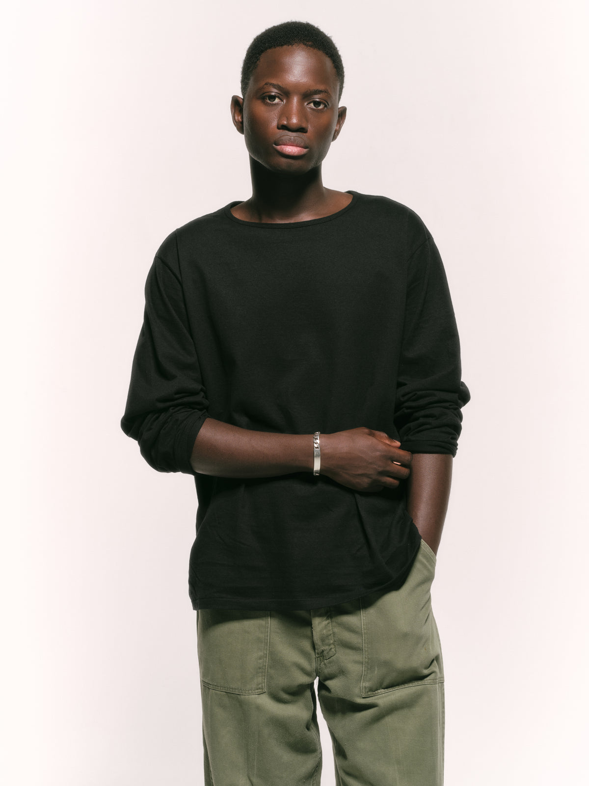 10/9 19:00 release ALAN LONG SLEEVE TEE
