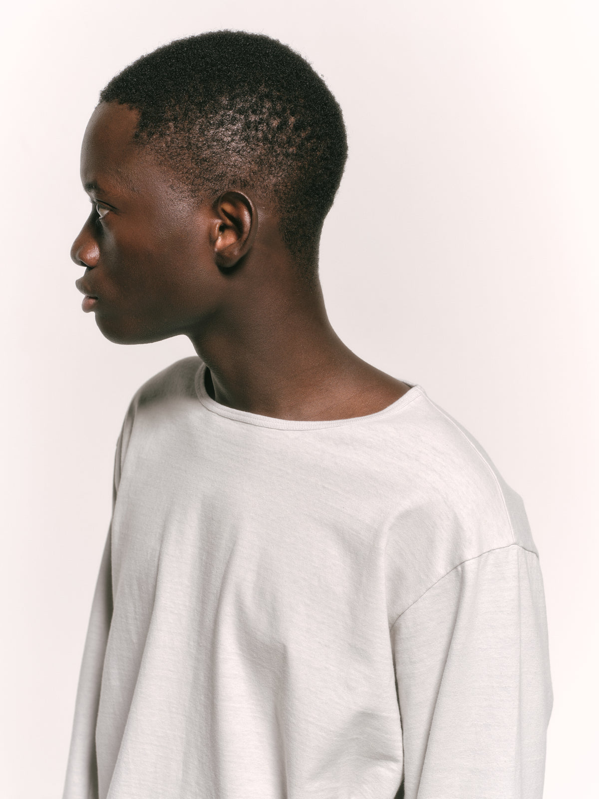 10/9 19:00 release ALAN LONG SLEEVE TEE