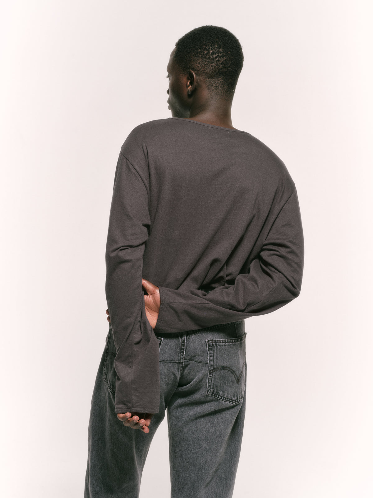 10/9 19:00 release ALAN LONG SLEEVE TEE