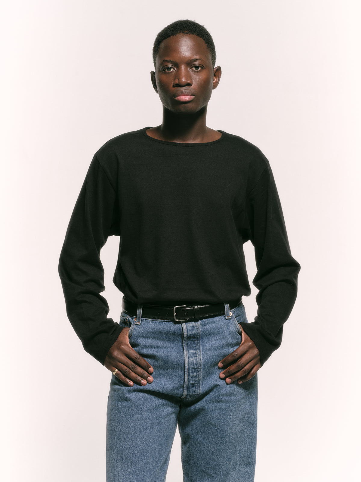 10/9 19:00 release ALAN LONG SLEEVE TEE