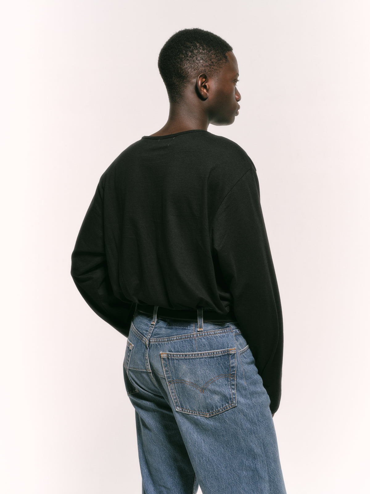 10/9 19:00 release ALAN LONG SLEEVE TEE
