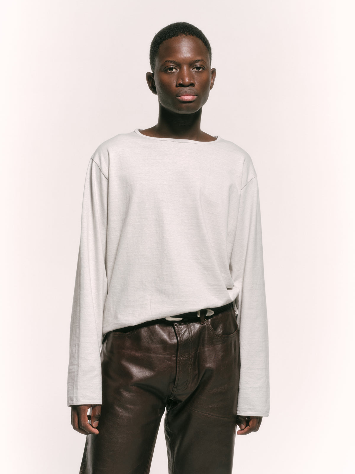 10/9 19:00 release ALAN LONG SLEEVE TEE