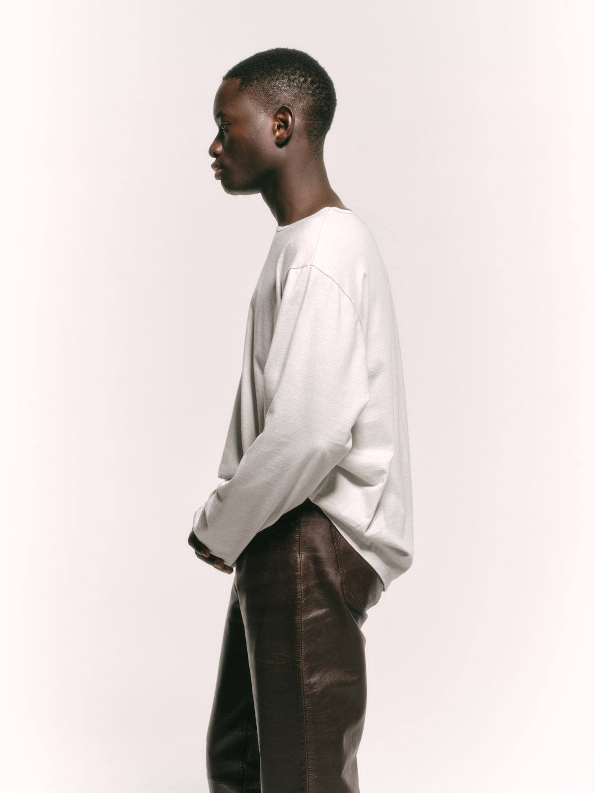 10/9 19:00 release ALAN LONG SLEEVE TEE