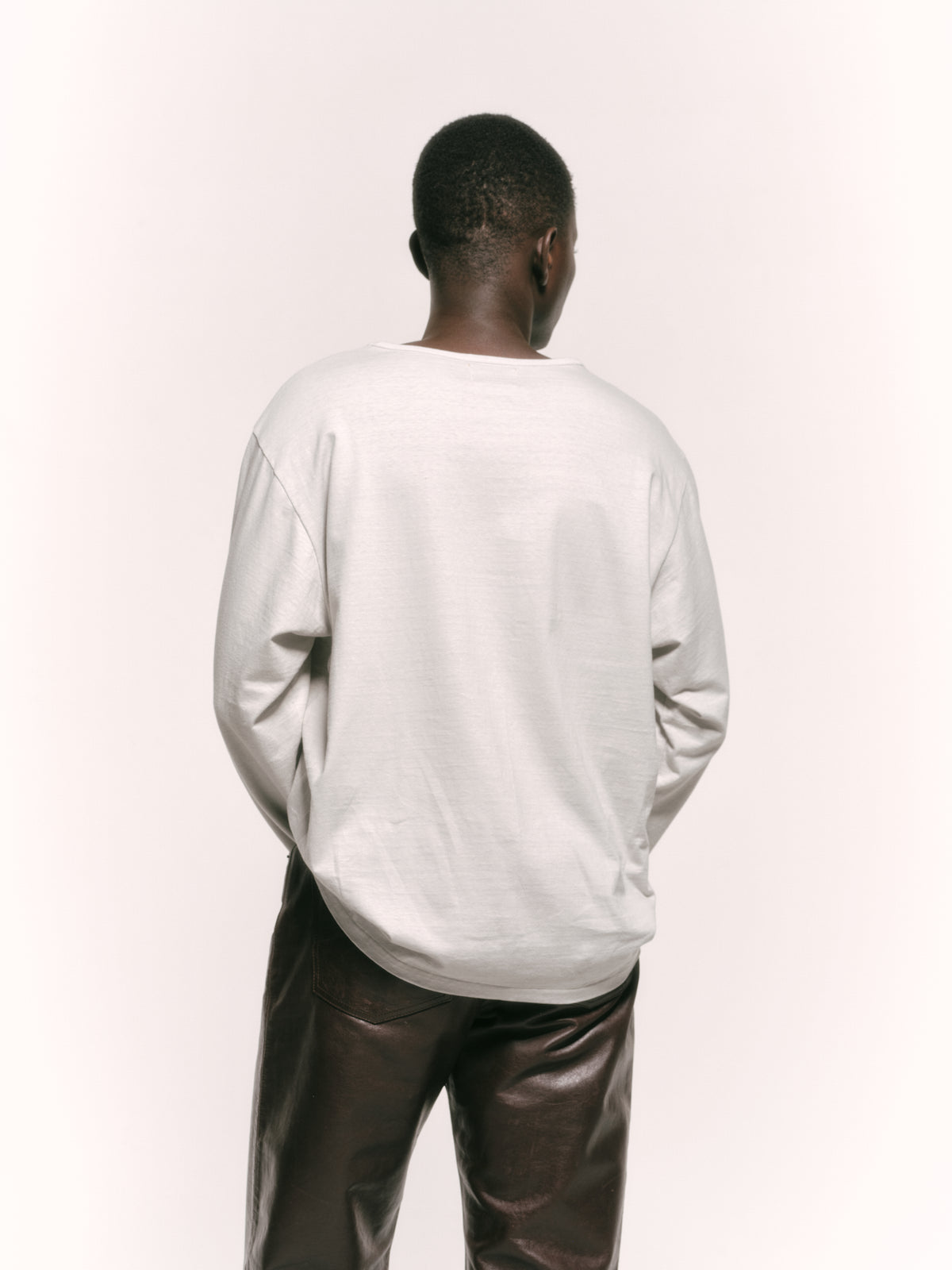 10/9 19:00 release ALAN LONG SLEEVE TEE
