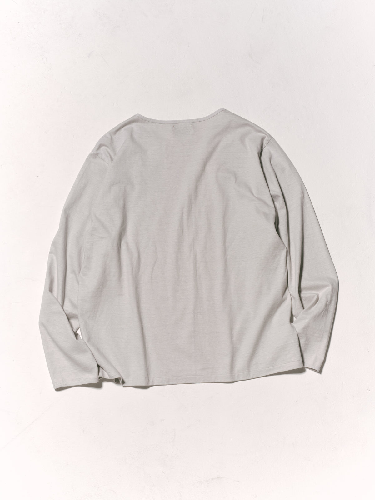10/9 19:00 release ALAN LONG SLEEVE TEE